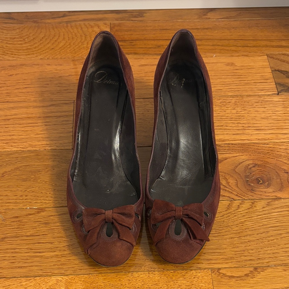 Women's Burgundy Suede Bow Pumps